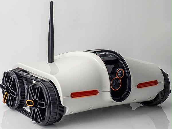 遥控车智能看家机器人充电坦克玩具
