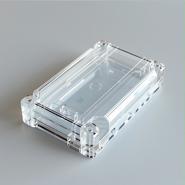 Clear plastic box (1)